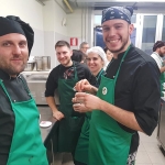 Alex Lugli si rilassa con i colleghi